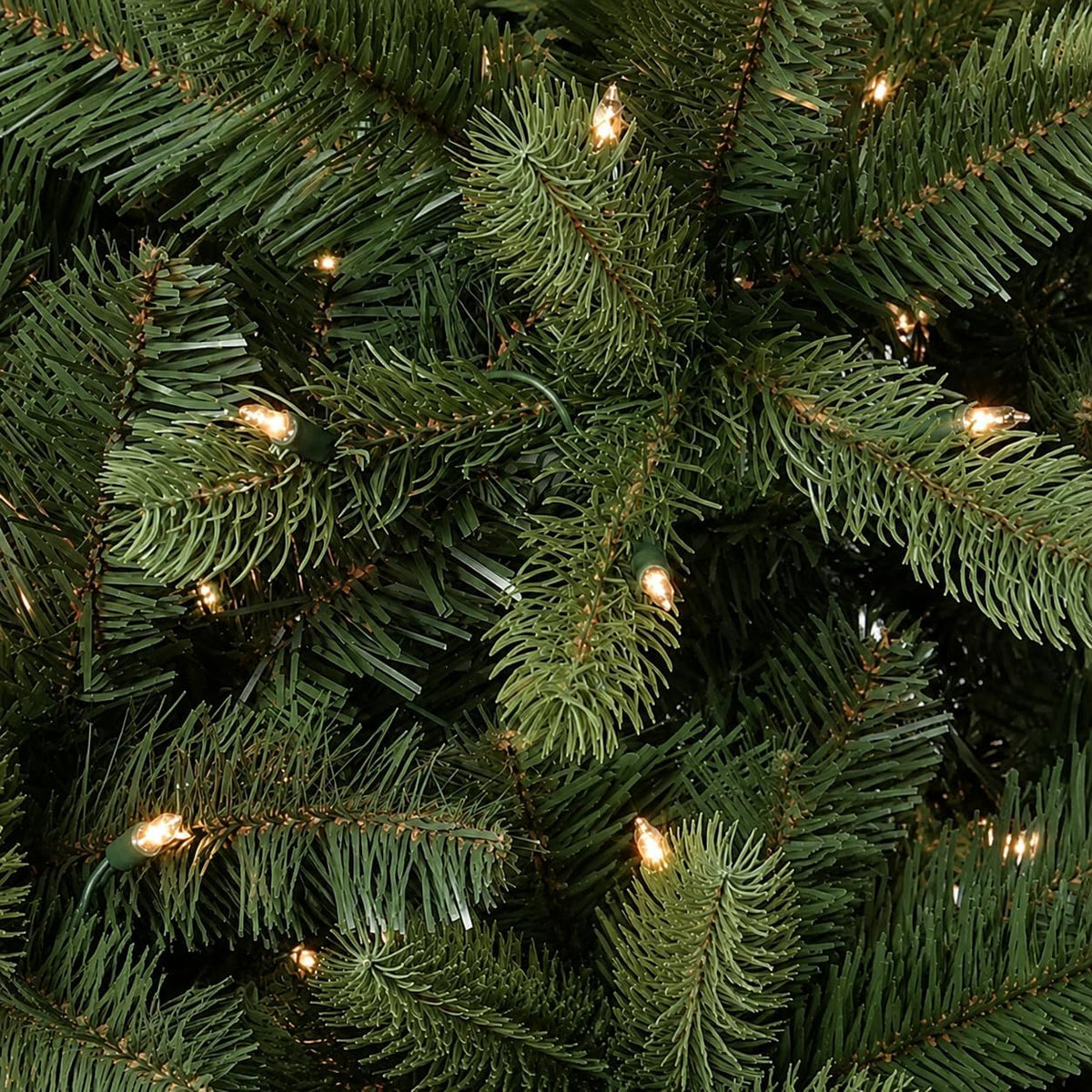 6.5FT Pre-Lit Artificial Christmas Tree with 650 White Lights